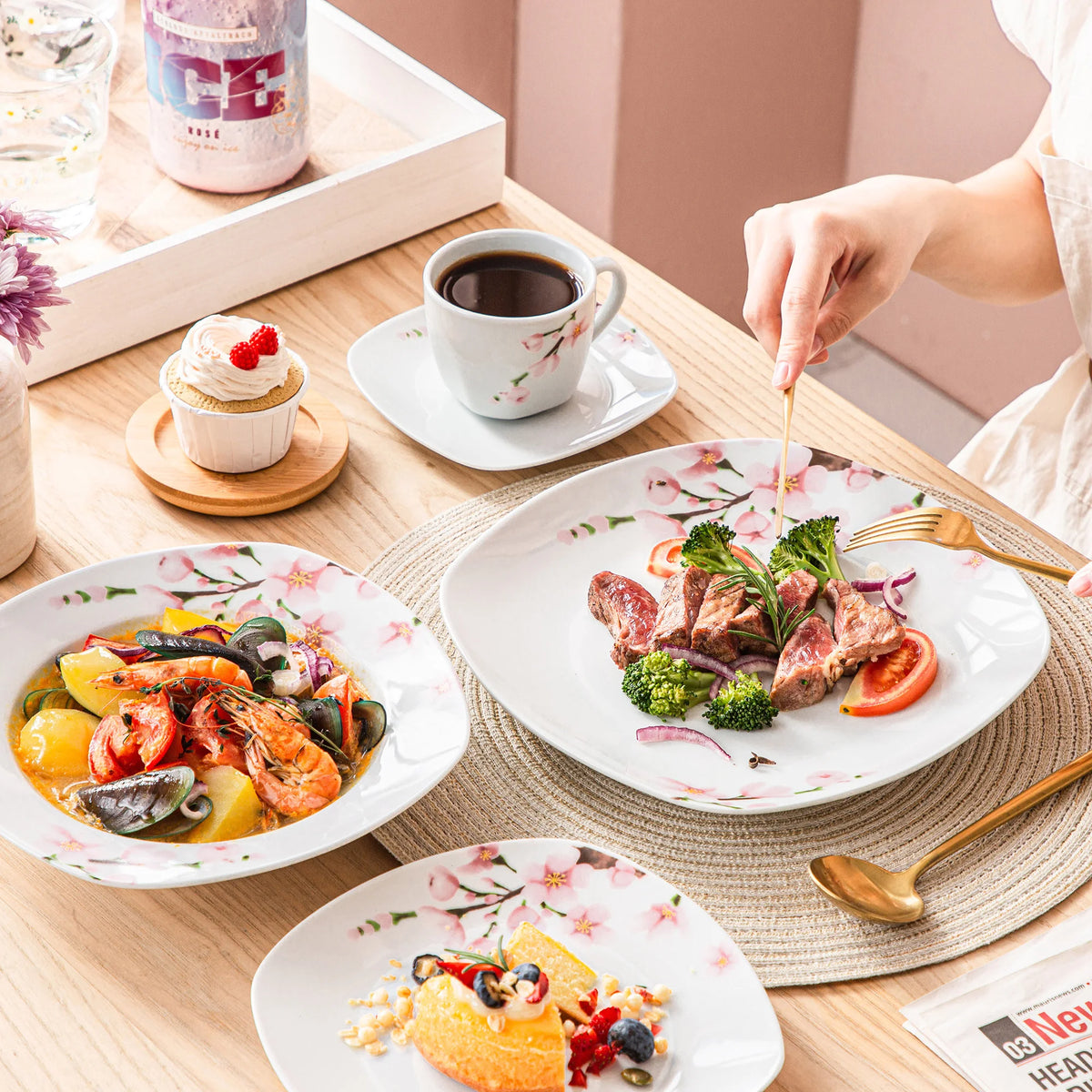 MALACASA Annie Floral Porcelain Dinnerware Set With Plates Cups And Saucers
