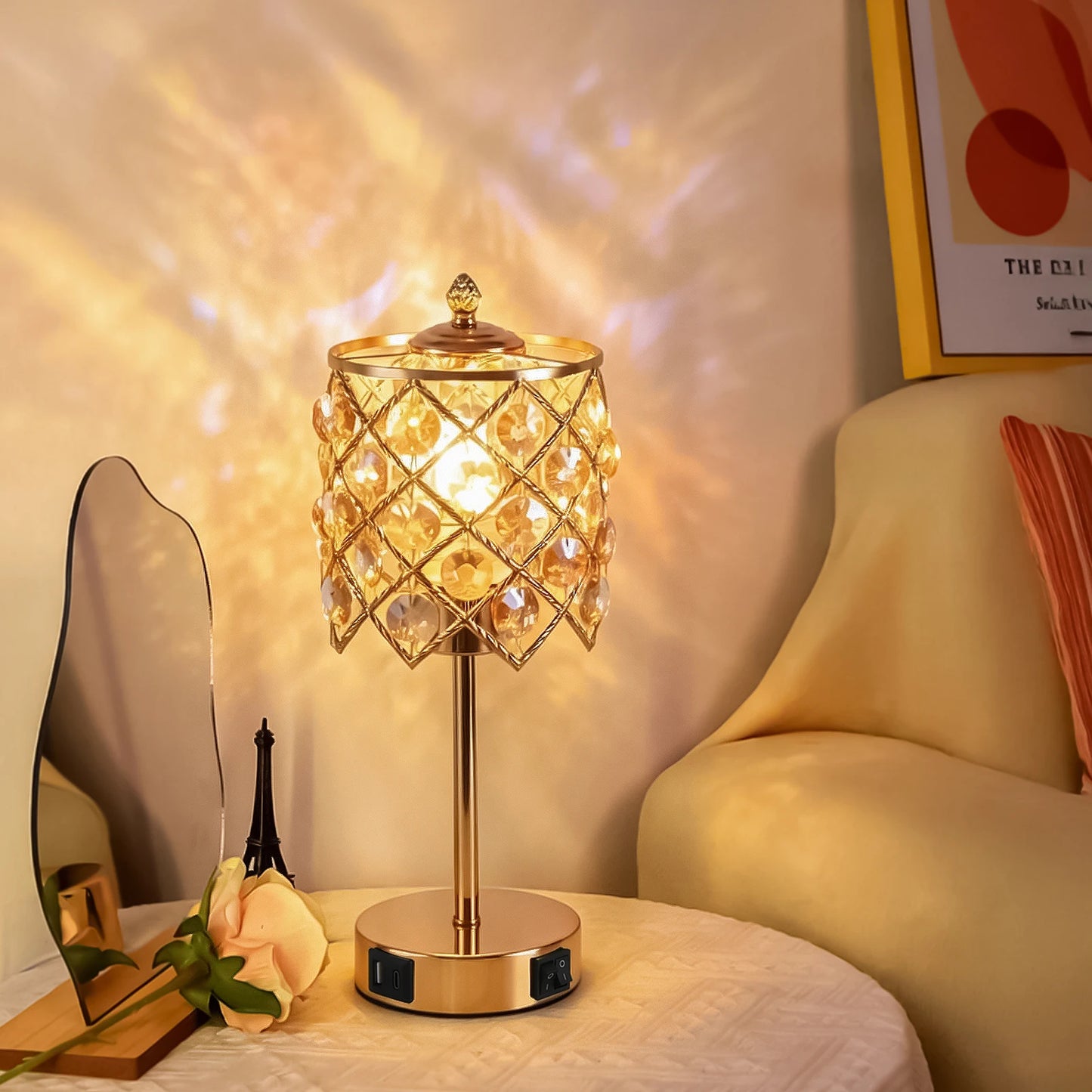 Luxury Gold Crystal Table Lamp with USB Charging Port & AC Outlet, Diamond Grid Crystal Lampshade Metal Bedside Nightstand Lamp, Elegant Decor Desk Lamp for Bedroom Living Room Hotel Wedding Home Decor